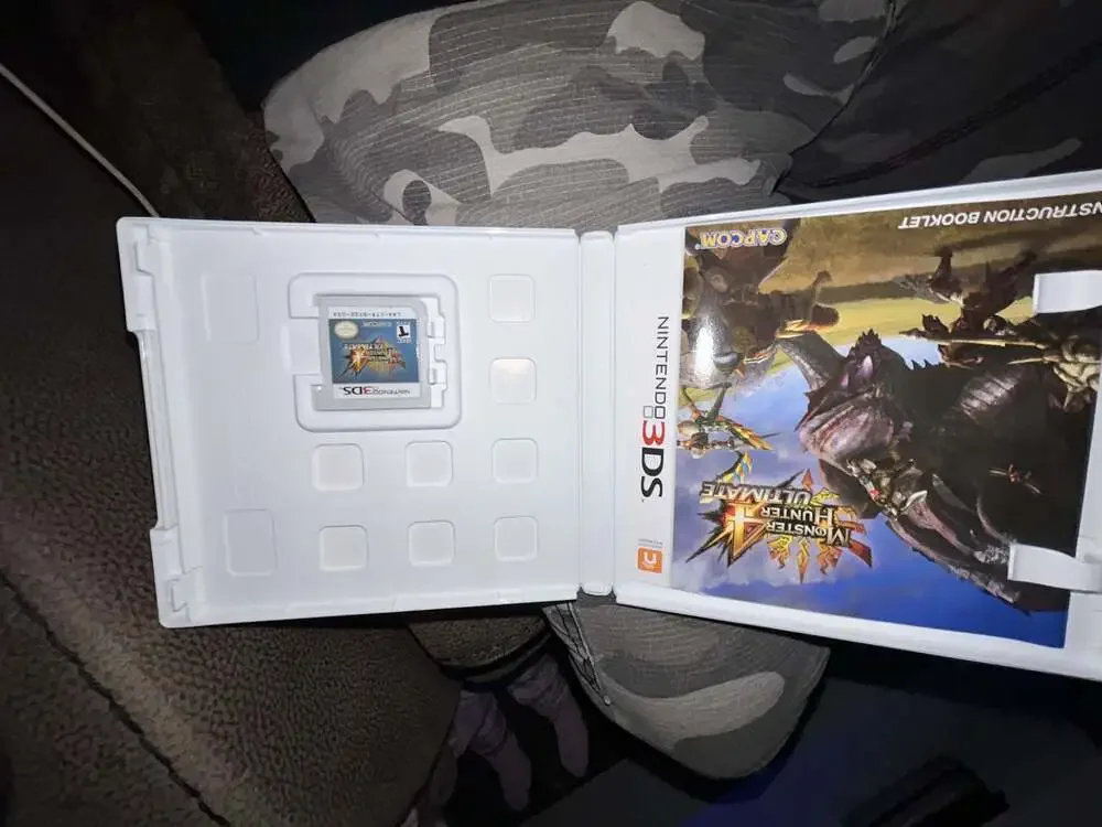 Monster Hunter 4 Ultimate Nintendo 3DS Game Cartridge and Case